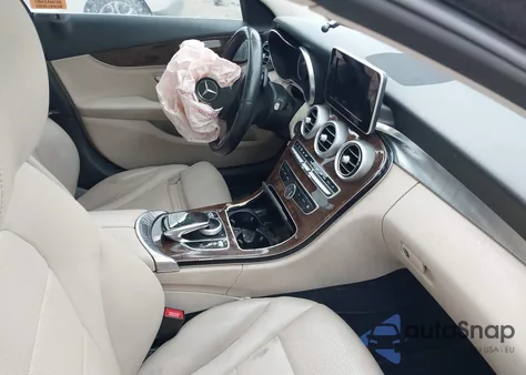 2015 Mercedes-Benz C 300 4Matic из США, поврежденный, VIN 55SWF4KB7FU038428